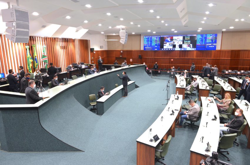 Deputados ganham folga de 21 dias para campanha política