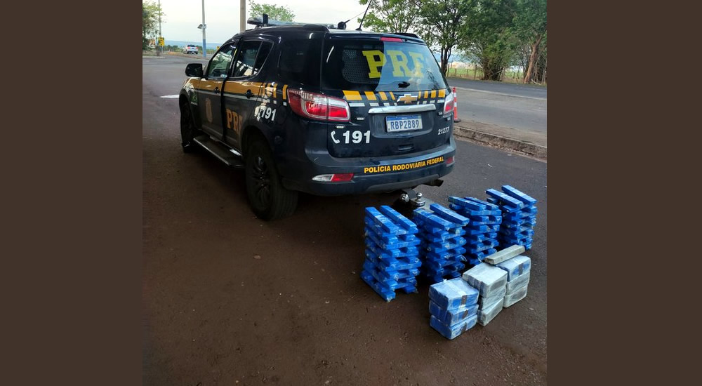 PRF apreende 100kg de maconha na BR153, em Itumbiara