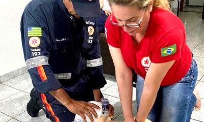 profissionais do samu de jaraguá passam por treinamento em reanimaçao