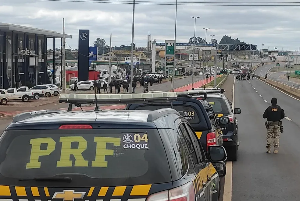 Bloqueios em rodovias federais acontecem em 29 pontos