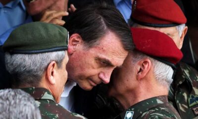 Bolsonaro se reúne com oficiais das Forças Armadas