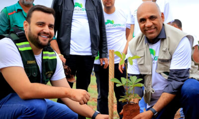 Prefeito Rogério Cruz participa de plantio de 50 mil mudas