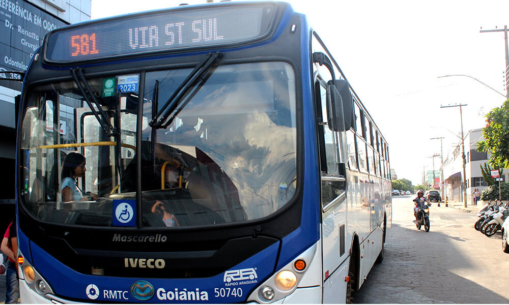 Usuários do transporte coletivo de Nerópolis vão pagar meia-tarifa