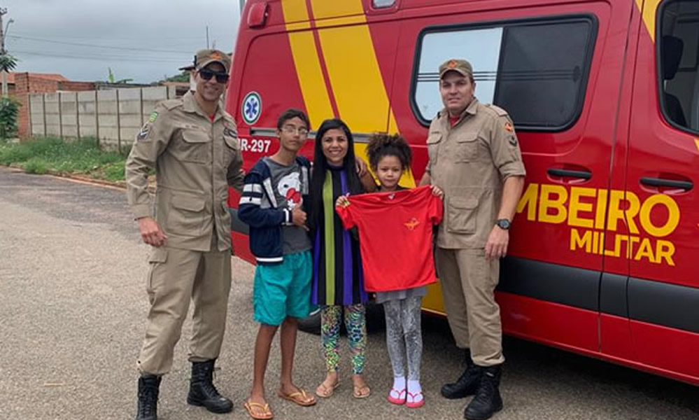 Em Goianésia, criança envia carta ao Papai Noel e recebe visita dos bombeiros