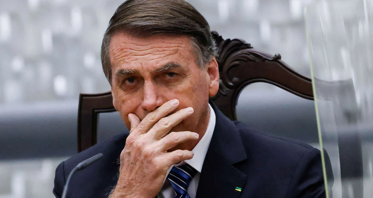 Sigilo do cartão de vacina de Jair Bolsonaro será retirado