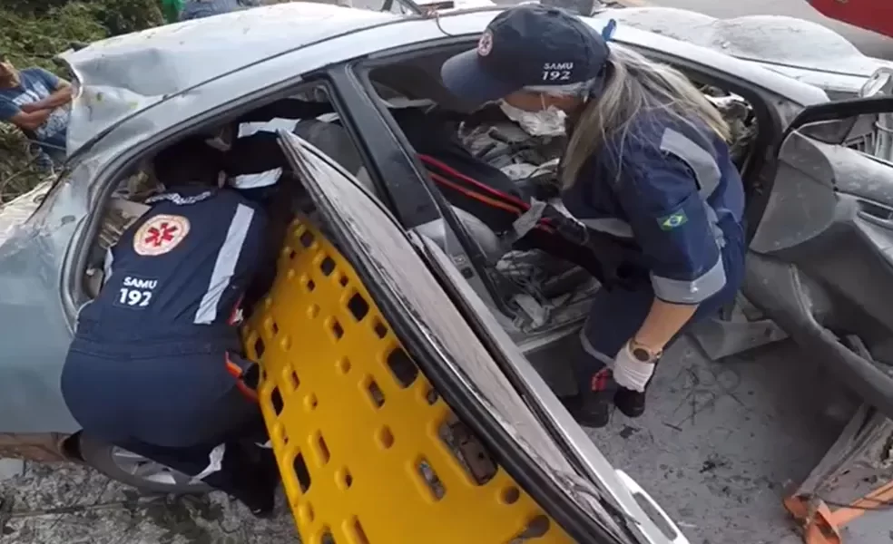 Duas pessoas morrem após motorista desviar de cachorro