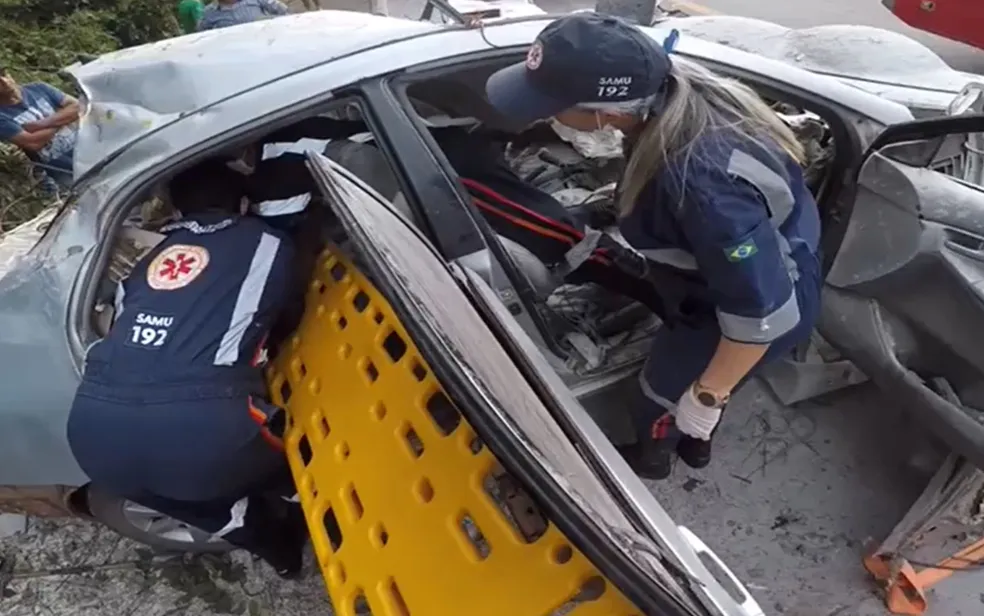 Duas pessoas morrem após motorista desviar de cachorro