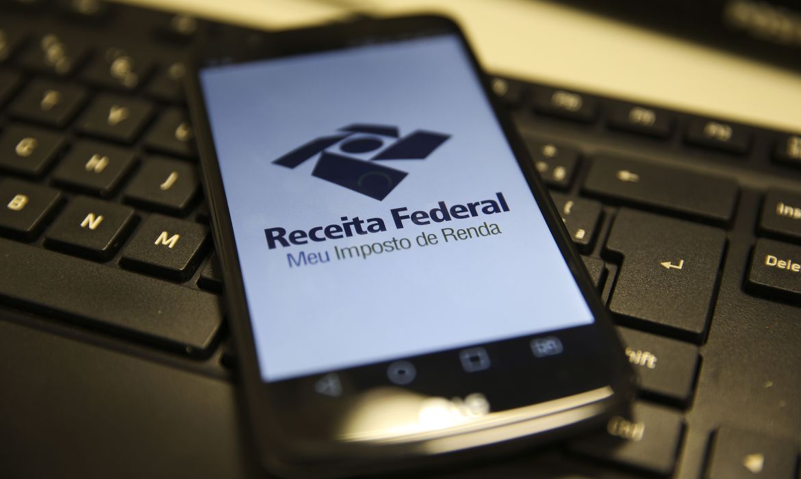 Receita recebe mais de 1 milhão de declarações no primeiro dia