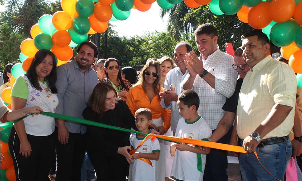 Fátima Gavioli entrega reforma de escola em Jaraguá