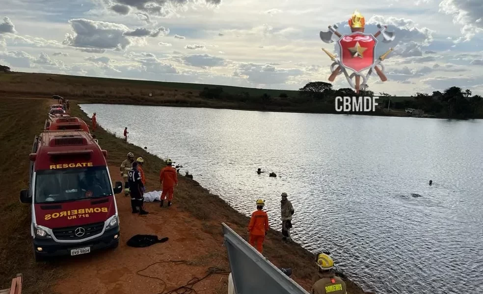 Três crianças morrem após cair de carro em lago no DF