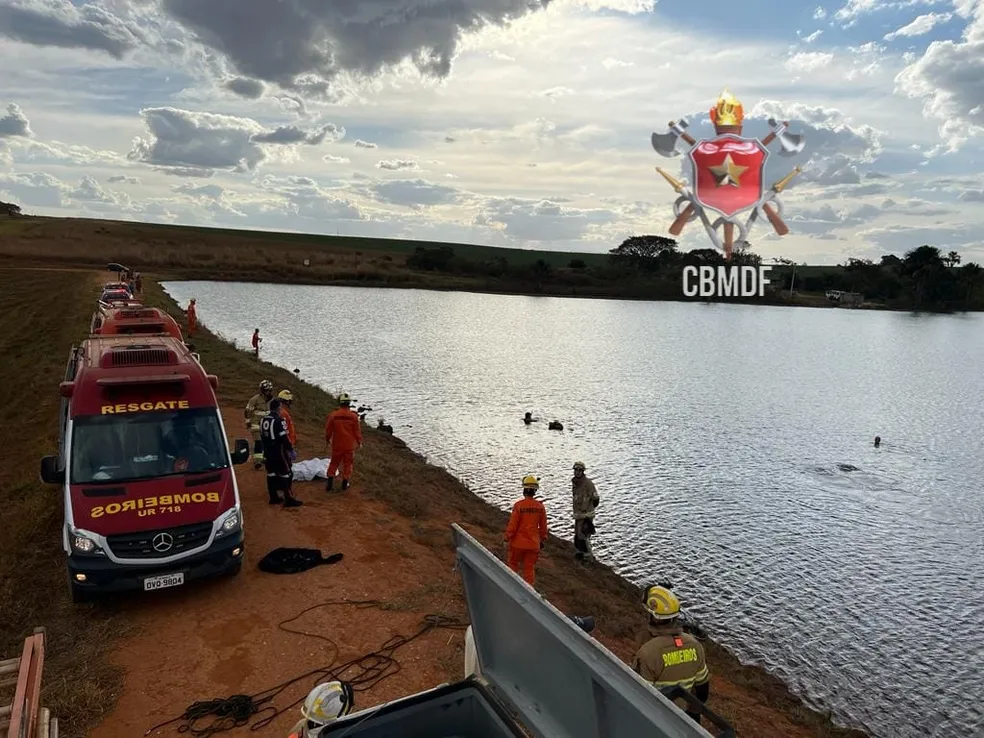 Três crianças morrem após cair de carro em lago no DF