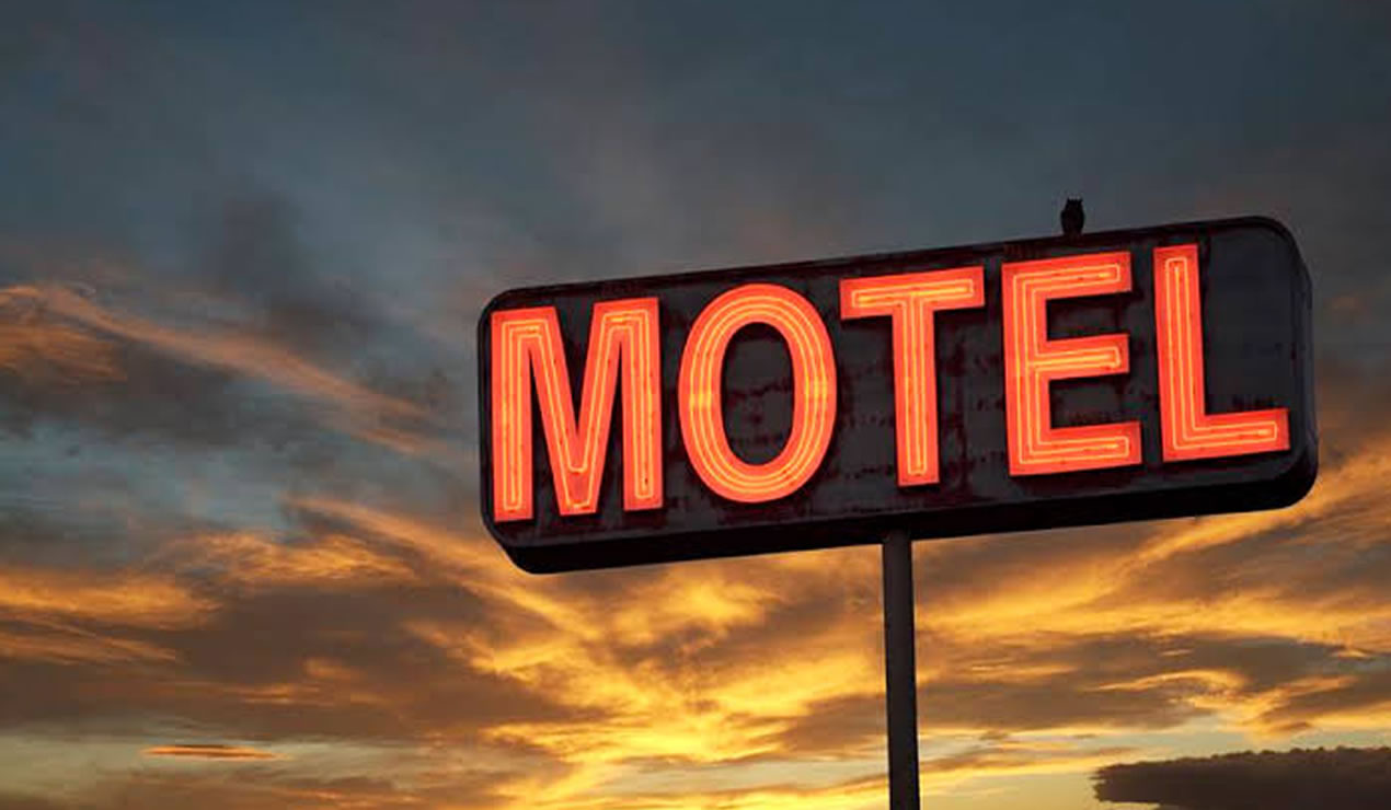 Após ter o quarto de motel invadido, mulher vai receber R$ 15 mil