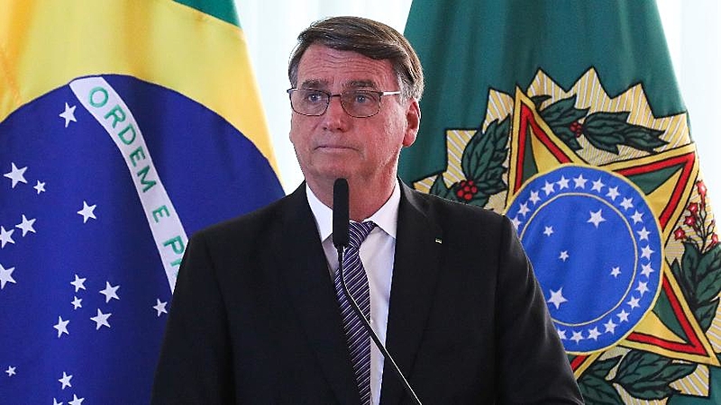 Bolsonaro vira réu por incitação ao estupro contra deputada