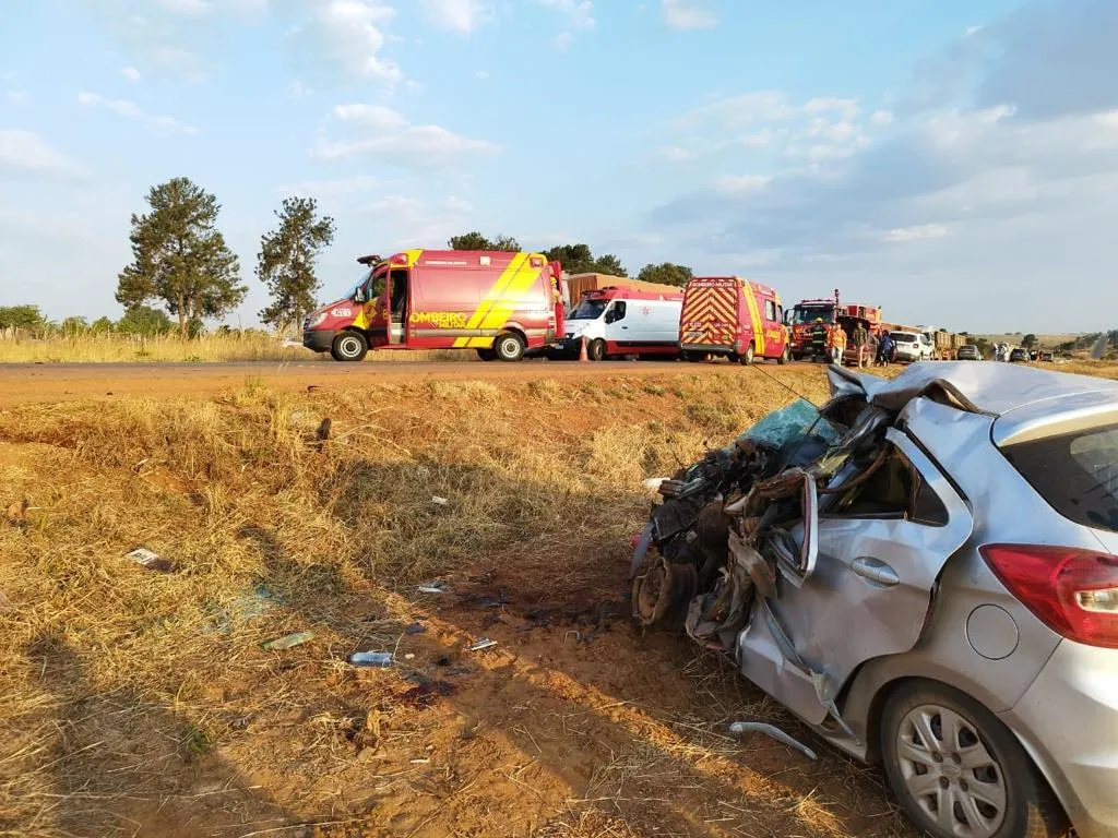 Pai e filha morrem em acidente de carro em Planaltina de Goiás