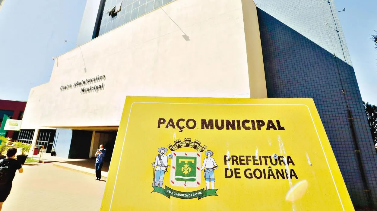 Justiça barra a compra de 5 mil livros pela Prefeitura de Goiânia