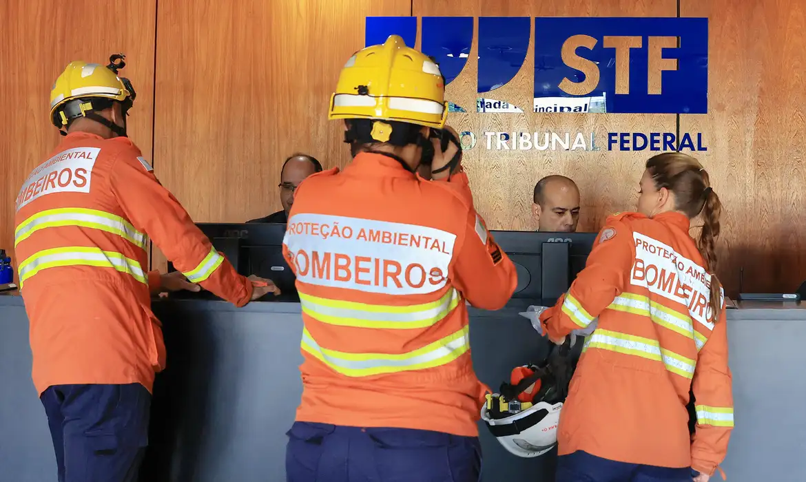 Bombeiros vistoriam sede do STF um dia após princípio de incêndio