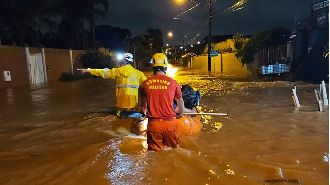 Chuva com vento derrubou mais de 30 árvores em Goiânia