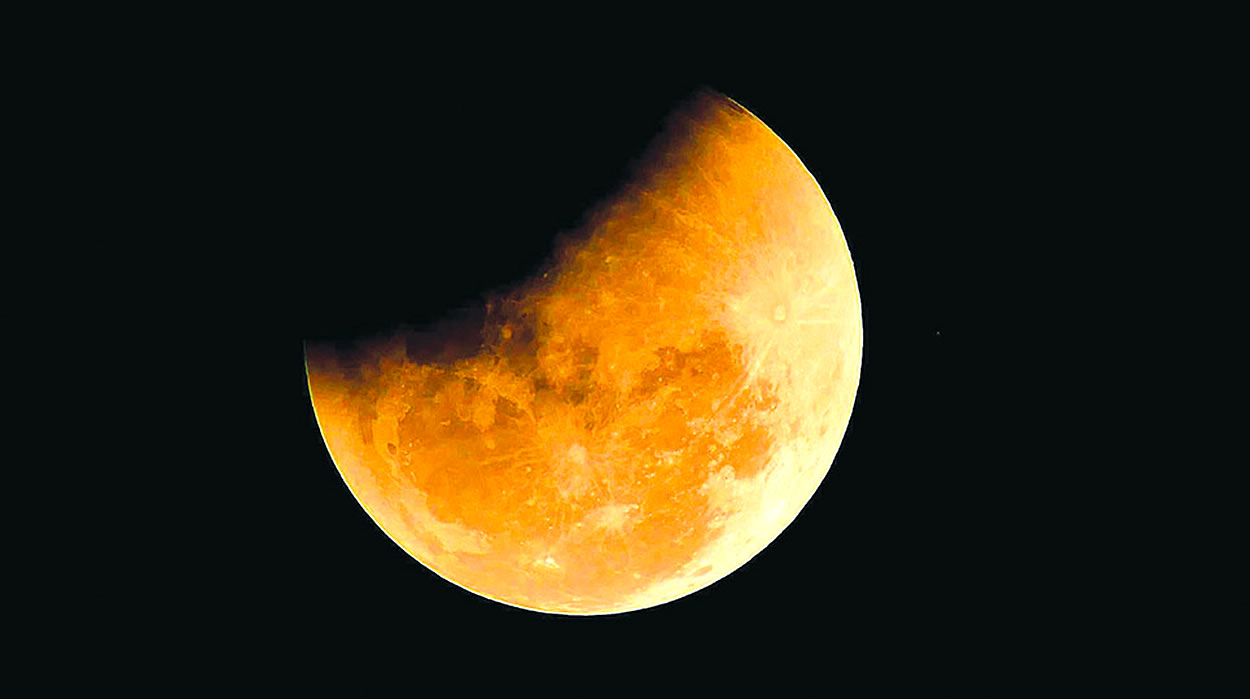 Eclipse total da Lua poderá ser visto nesta sexta (14)