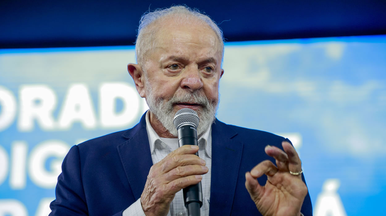 Lula assina isenção do IR para quem ganha até R$ 5 mil